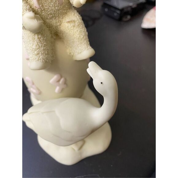 Dept 56 Snow Bunnies Figurine "Counting the Days 'Til Easter" - Picture 2 of 7